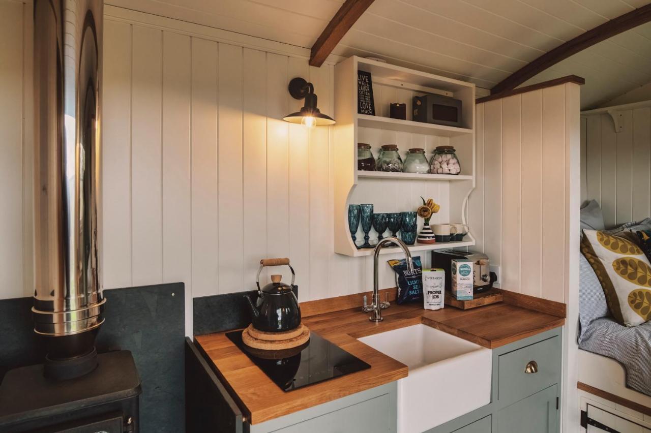 Luxury Shepherd'S Hut On Flower Farm With Outdoor Bath In Mid Cornwall ทรูโร ภายนอก รูปภาพ