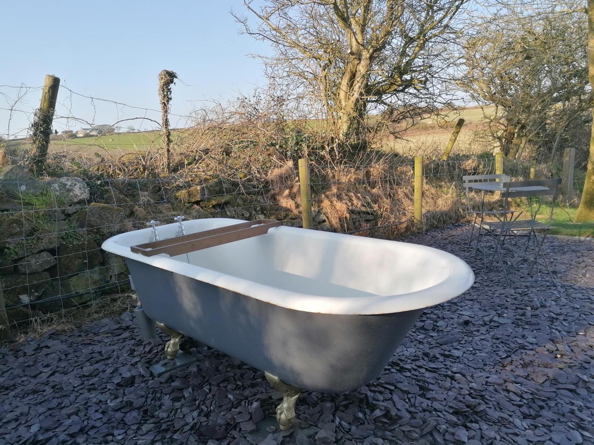 Luxury Shepherd'S Hut On Flower Farm With Outdoor Bath In Mid Cornwall ทรูโร ภายนอก รูปภาพ